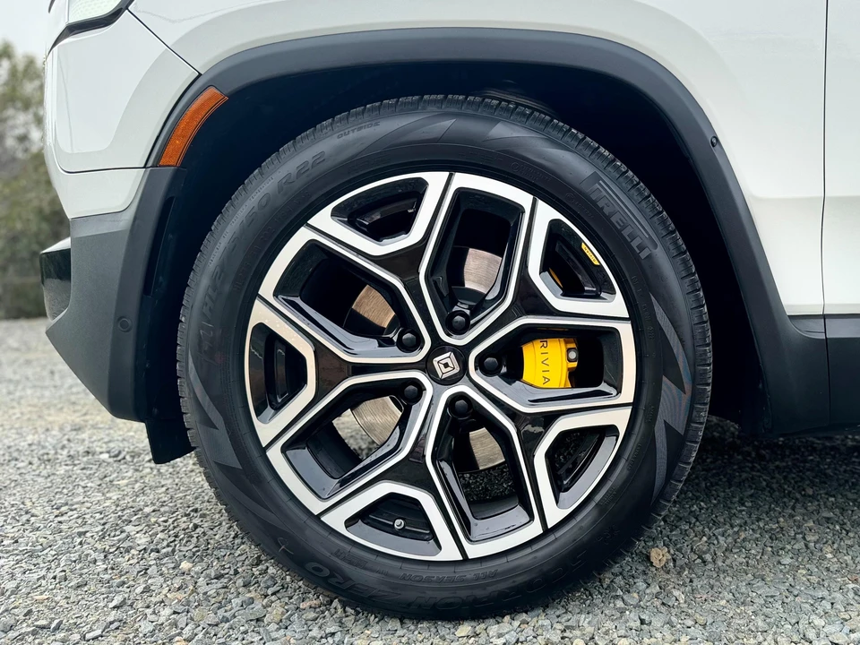 2022 Rivian R1S - Image 29 of 31