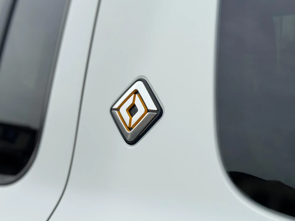 2022 Rivian R1S - Image 22 of 31