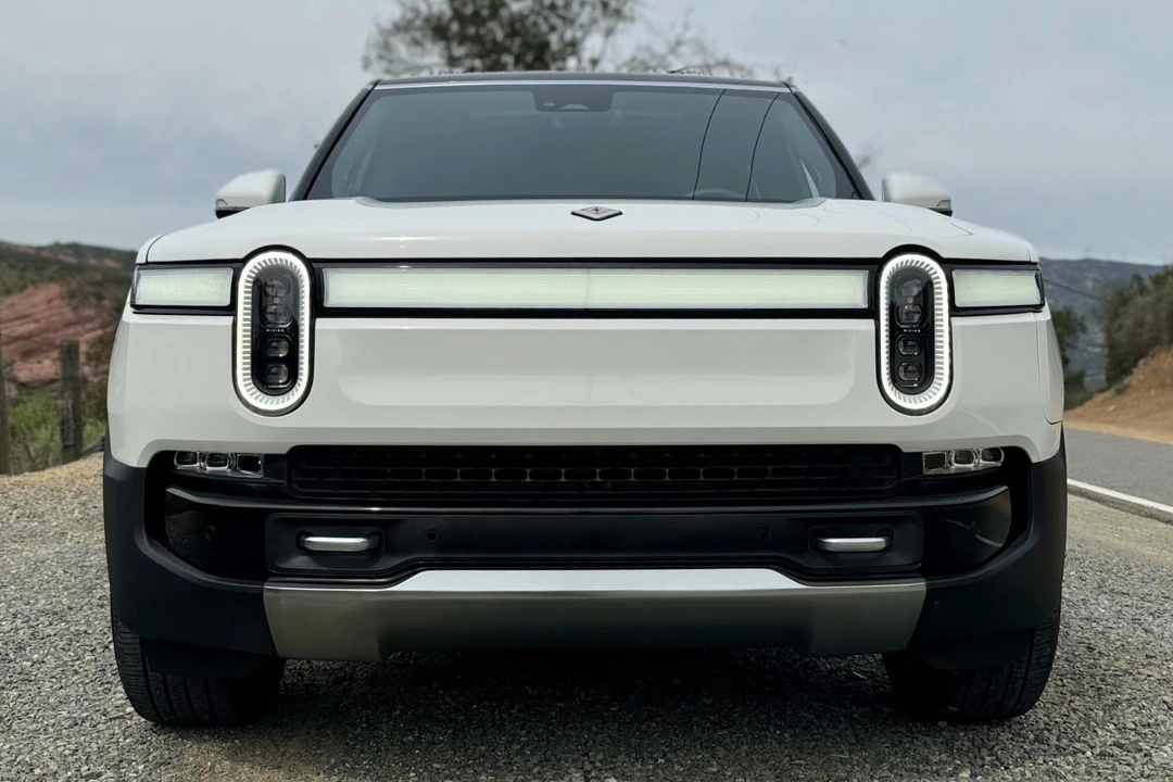 2022 Rivian R1S - Image 2 of 31