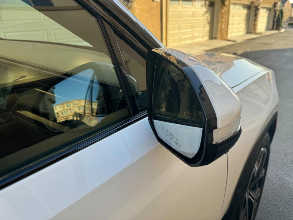 2022 Rivian R1S - Image 26 of 31