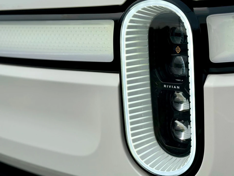 2022 Rivian R1S - Image 14 of 31