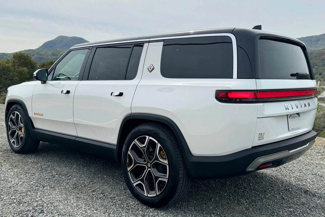 2022 Rivian R1S - Image 4 of 31