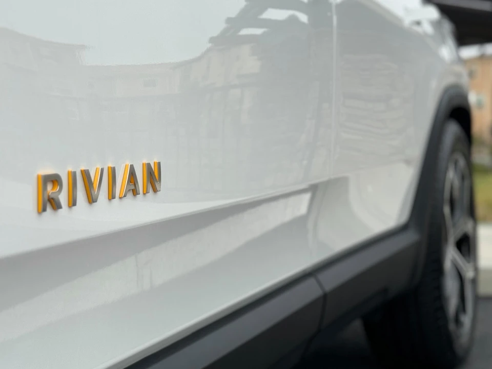 2022 Rivian R1S - Image 19 of 31