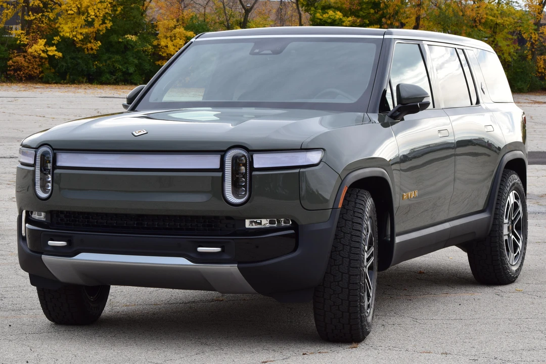 2022 Rivian R1S - Image 2 of 5