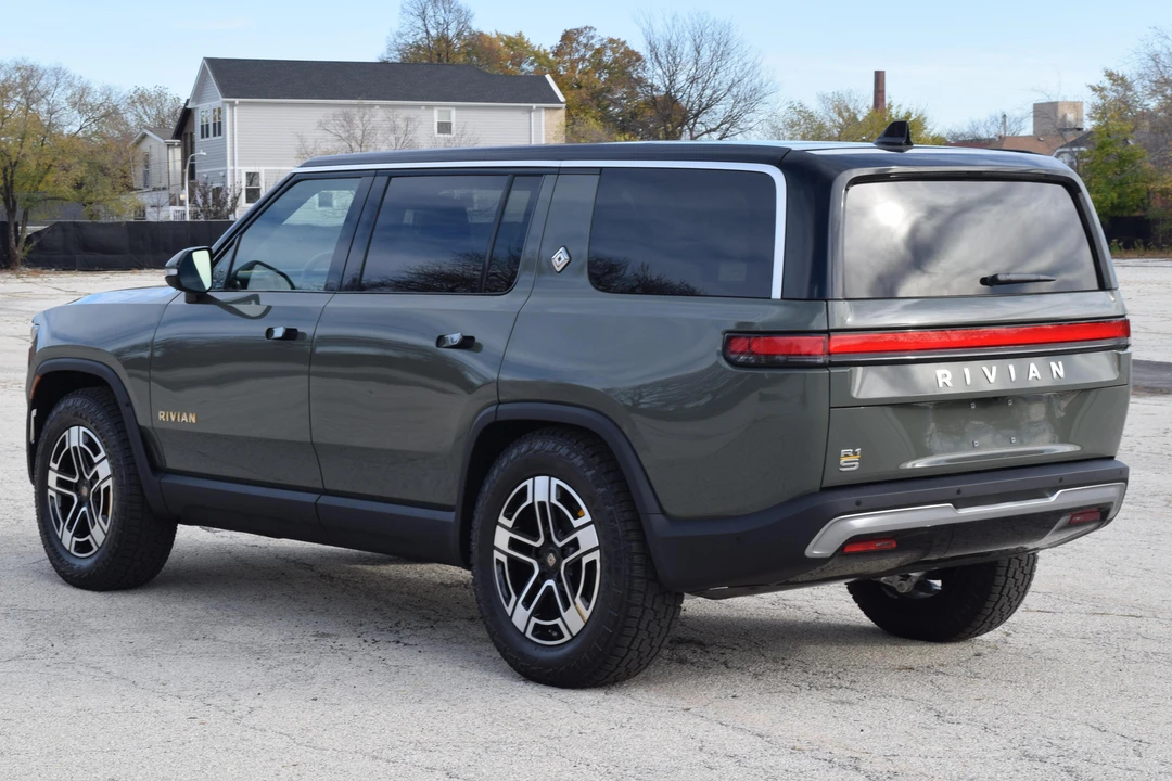 2022 Rivian R1S - Image 4 of 5