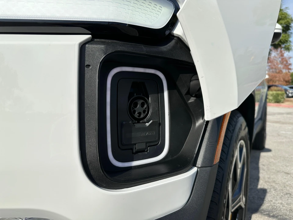 2022 Rivian R1S - Image 19 of 27