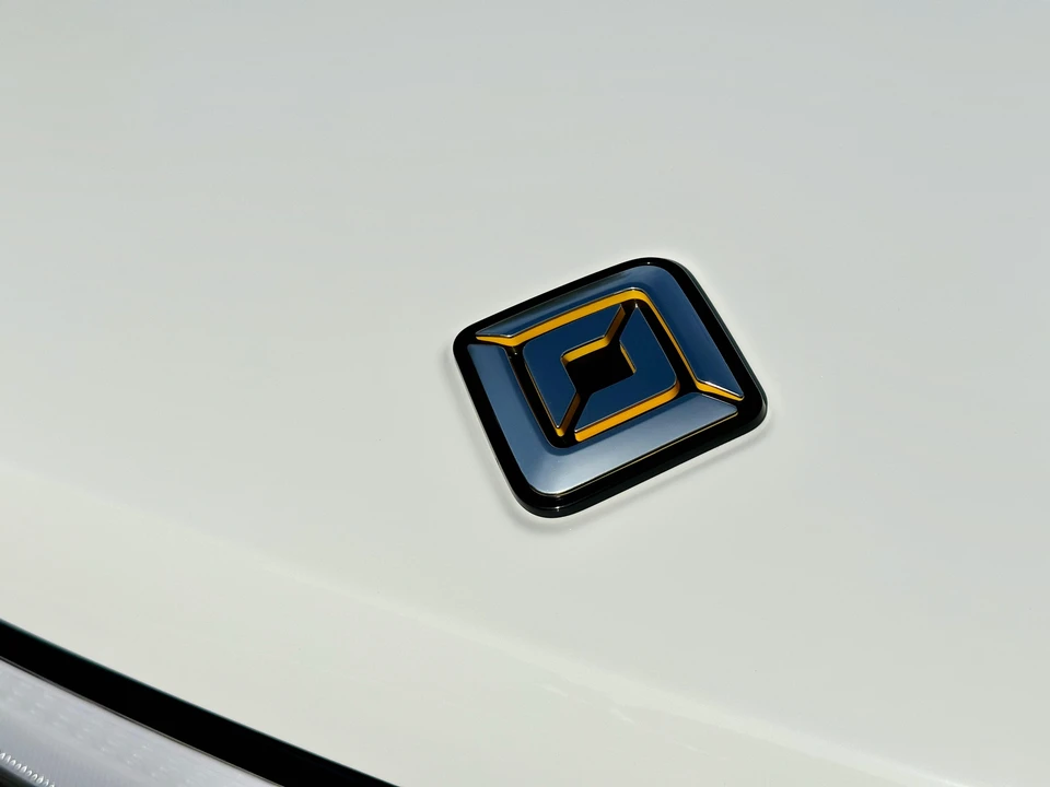 2022 Rivian R1S - Image 15 of 27