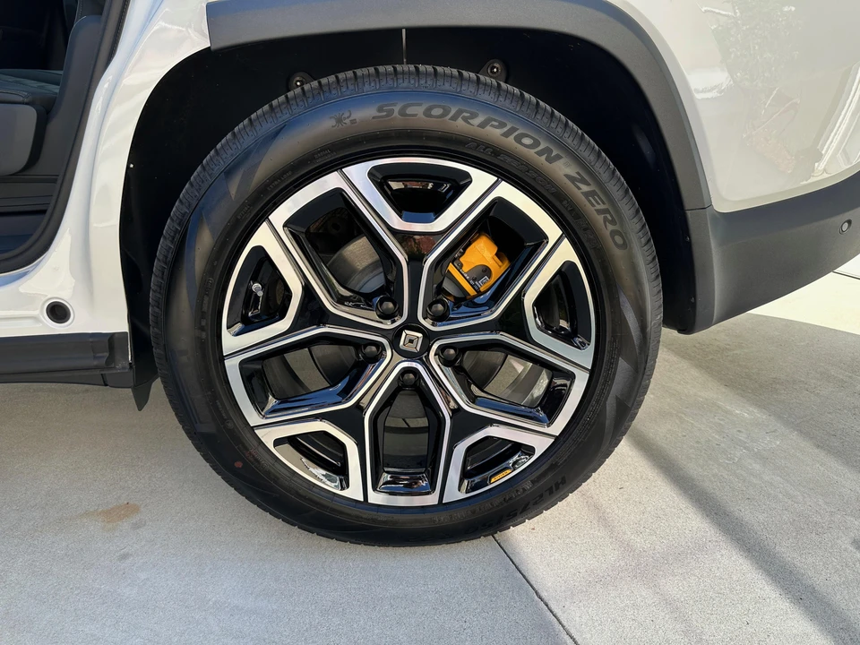 2022 Rivian R1S - Image 27 of 27