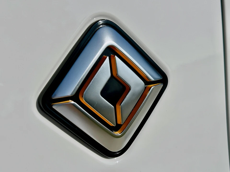 2022 Rivian R1S - Image 24 of 27