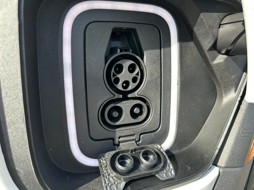 2022 Rivian R1S - Image 20 of 27