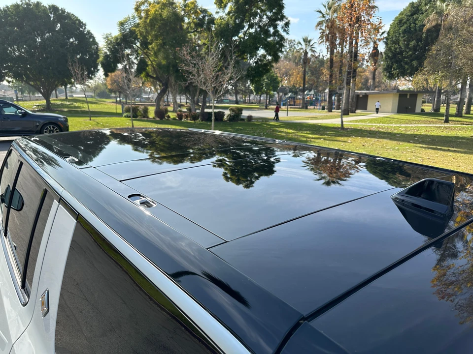 2022 Rivian R1S - Image 22 of 27