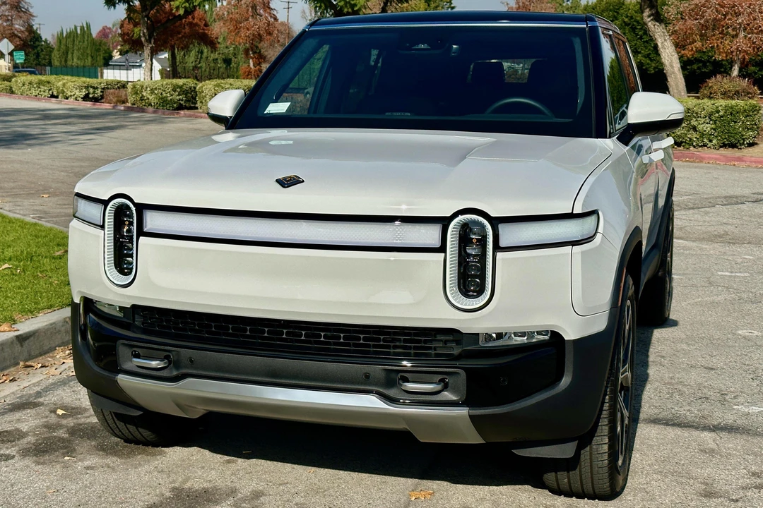 2022 Rivian R1S - Image 2 of 27