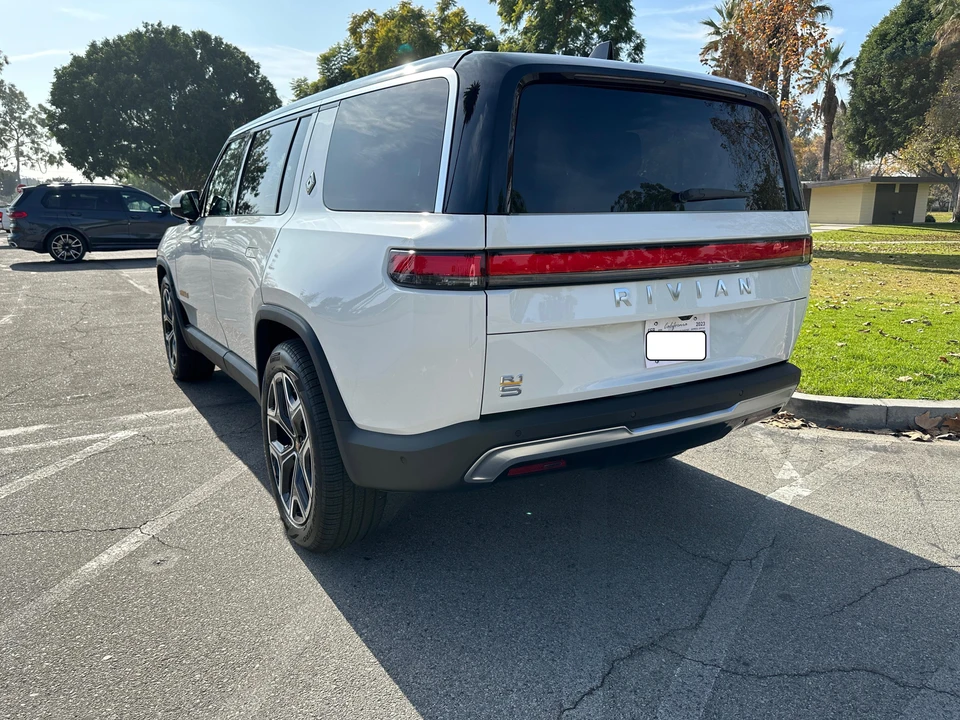 2022 Rivian R1S - Image 8 of 27