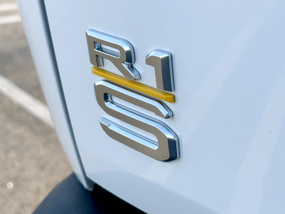 2022 Rivian R1S - Image 23 of 27