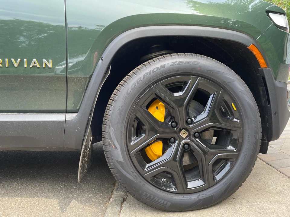 2022 Rivian R1S - Image 17 of 31