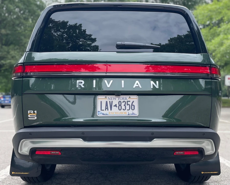 2022 Rivian R1S - Image 7 of 31