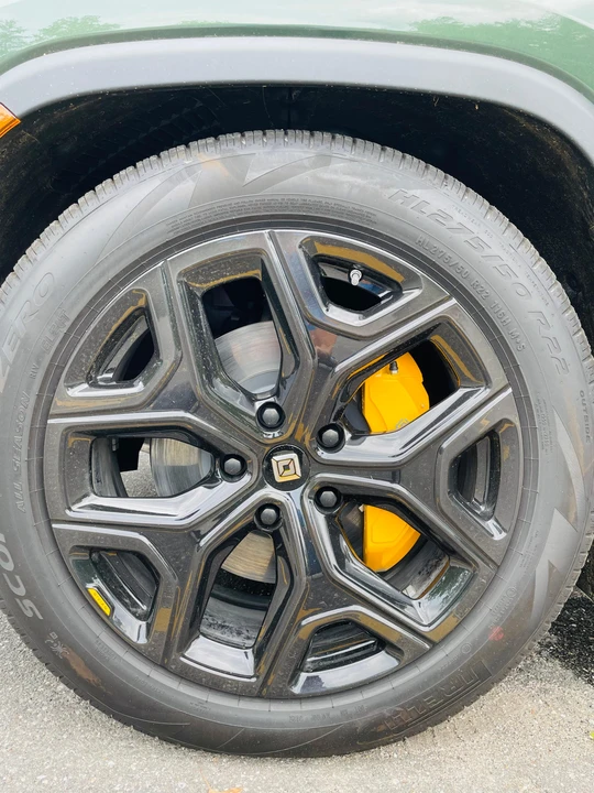 2022 Rivian R1S - Image 12 of 31