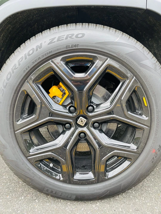2022 Rivian R1S - Image 16 of 31