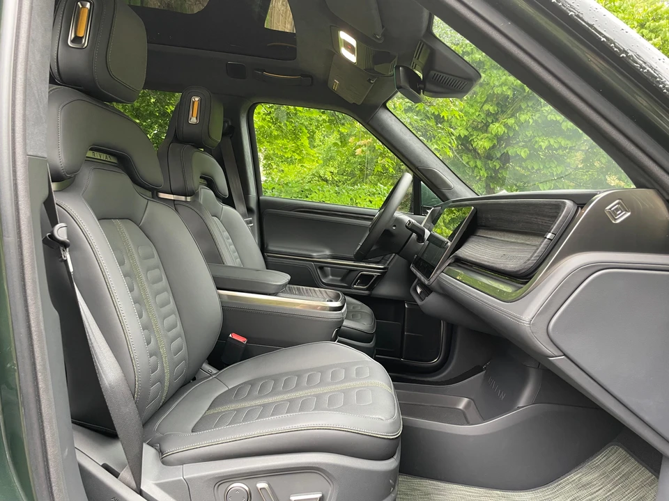 2022 Rivian R1S - Image 24 of 31