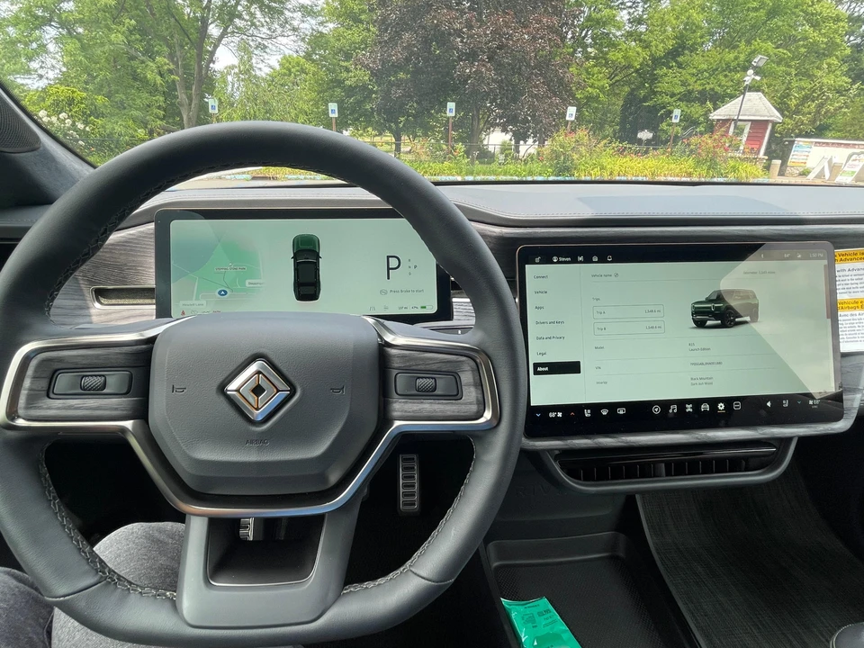 2022 Rivian R1S - Image 31 of 31