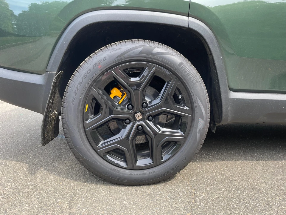 2022 Rivian R1S - Image 15 of 31