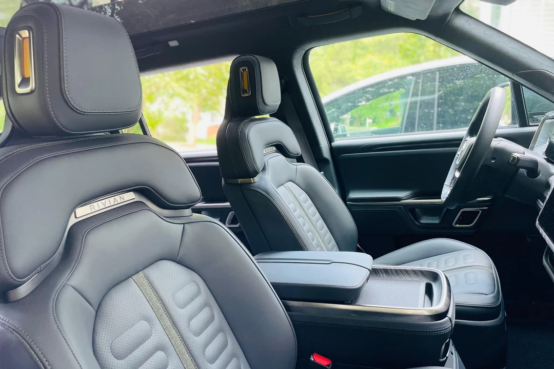 2022 Rivian R1S - Image 20 of 31