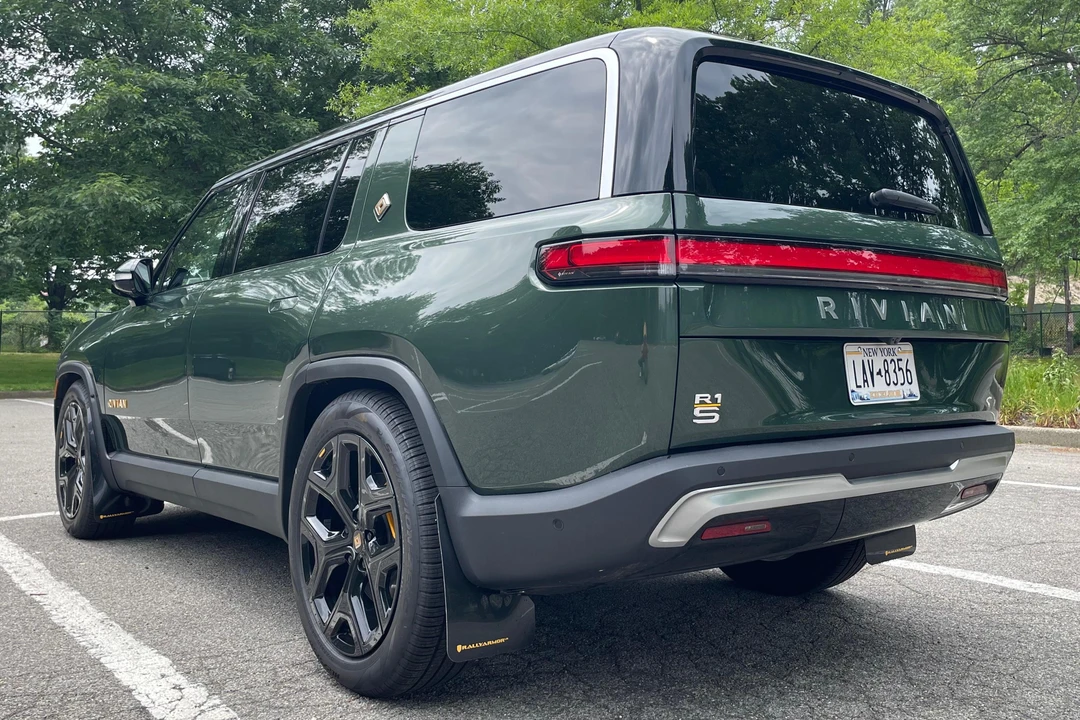 2022 Rivian R1S - Image 4 of 31