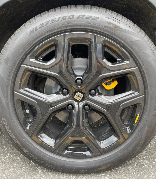 2022 Rivian R1S - Image 14 of 31