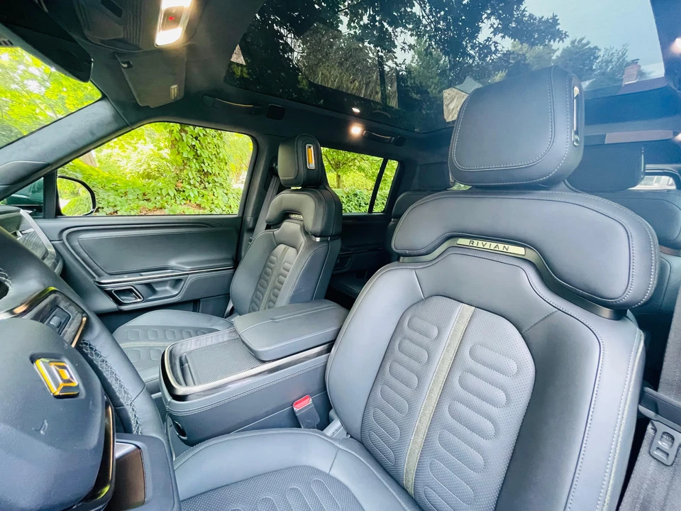 2022 Rivian R1S - Image 23 of 31