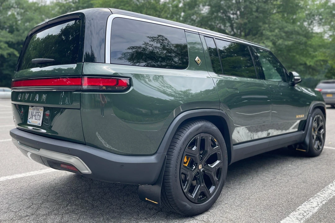 2022 Rivian R1S - Image 5 of 31