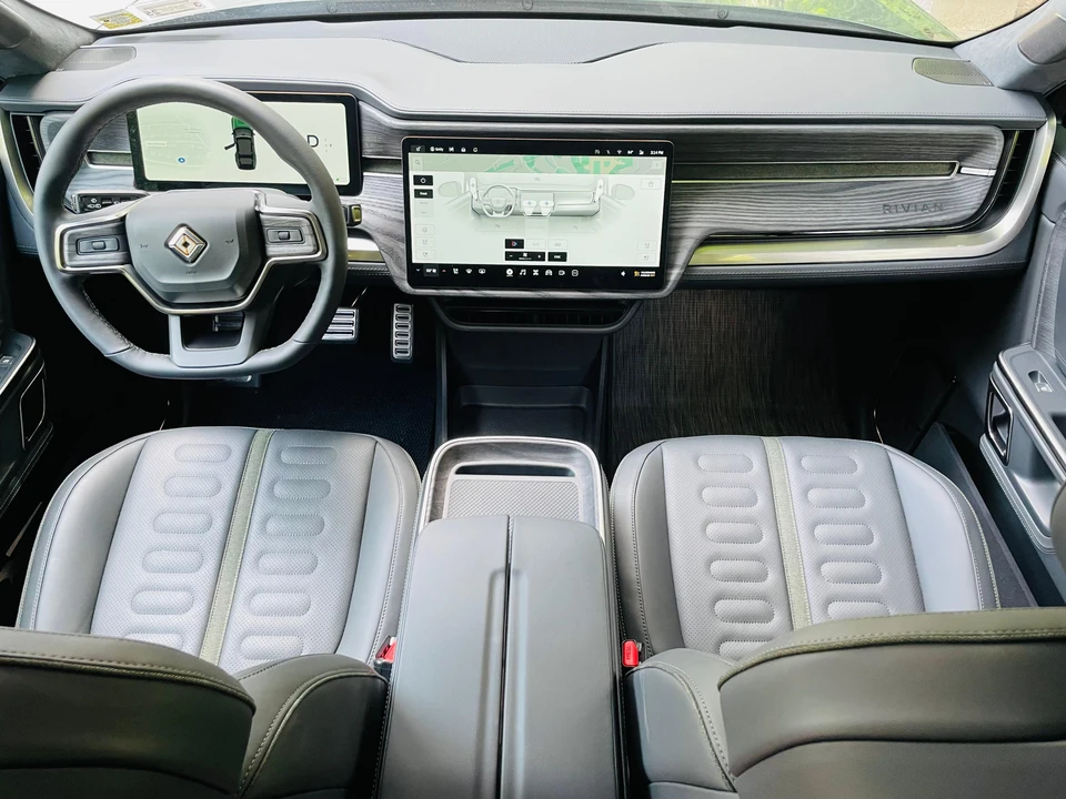 2022 Rivian R1S - Image 30 of 31