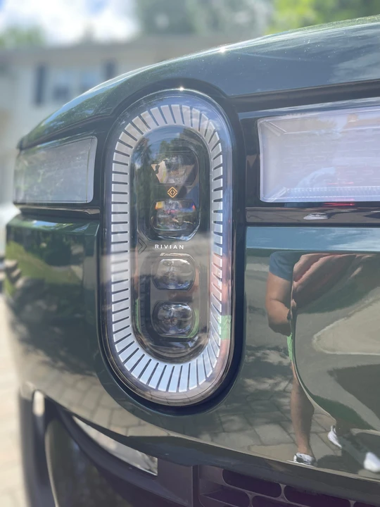 2022 Rivian R1S - Image 9 of 31