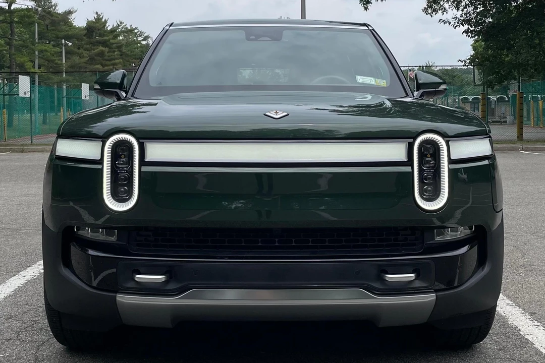 2022 Rivian R1S - Image 2 of 31
