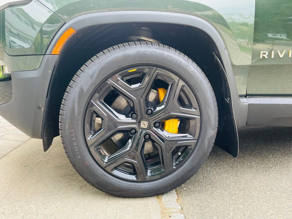 2022 Rivian R1S - Image 11 of 31