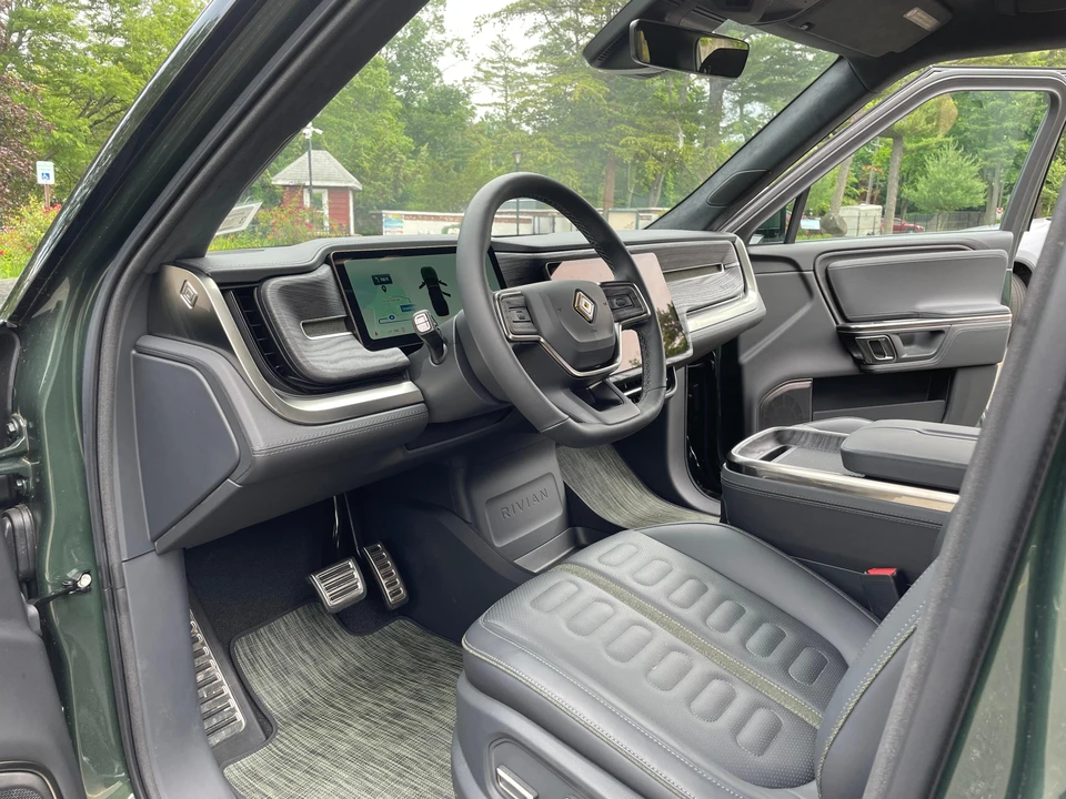 2022 Rivian R1S - Image 28 of 31