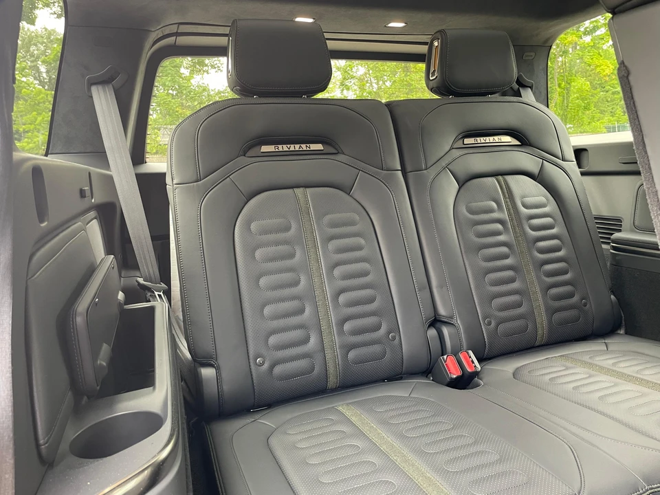 2022 Rivian R1S - Image 26 of 31