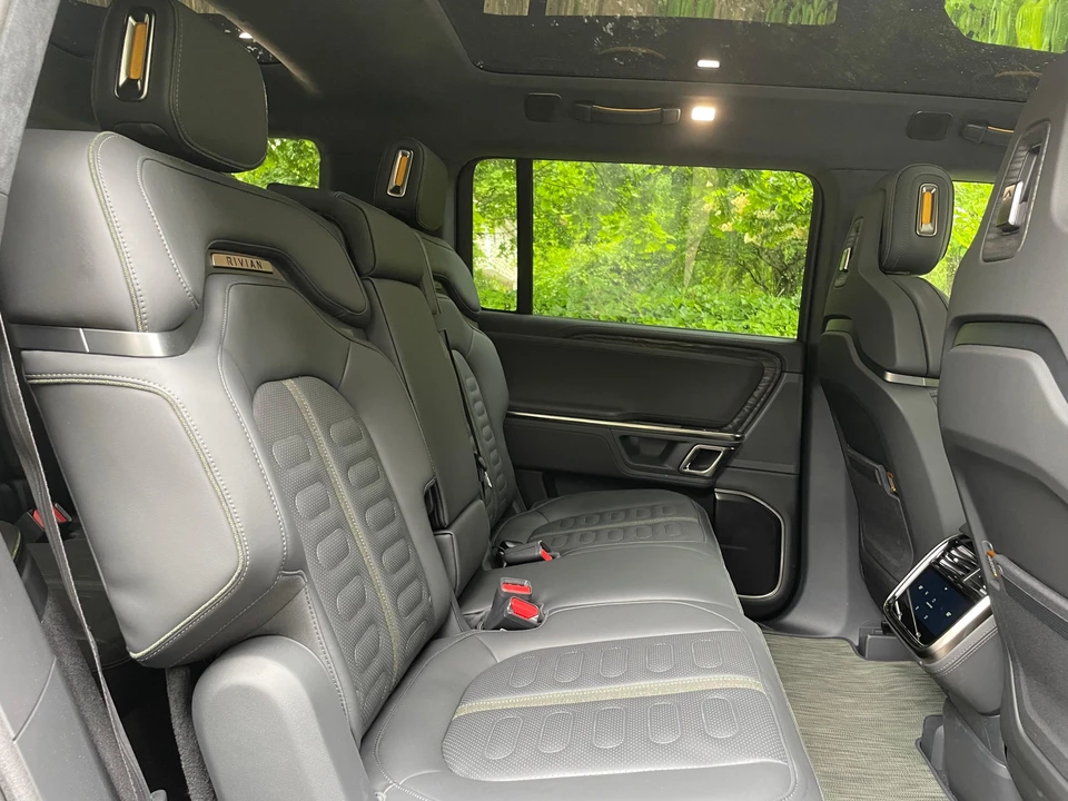 2022 Rivian R1S - Image 25 of 31
