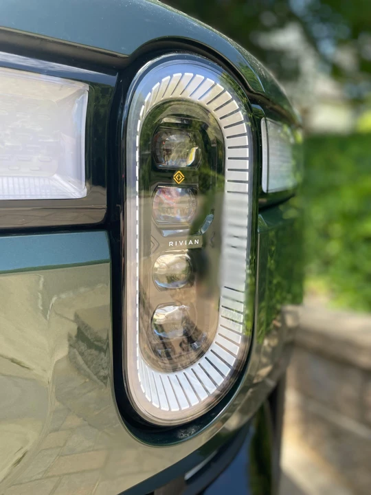 2022 Rivian R1S - Image 10 of 31