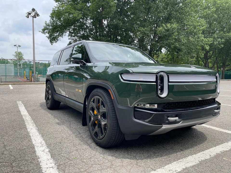 2022 Rivian R1S - Image 8 of 31