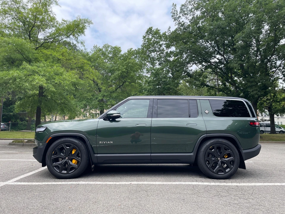 2022 Rivian R1S - Image 6 of 31