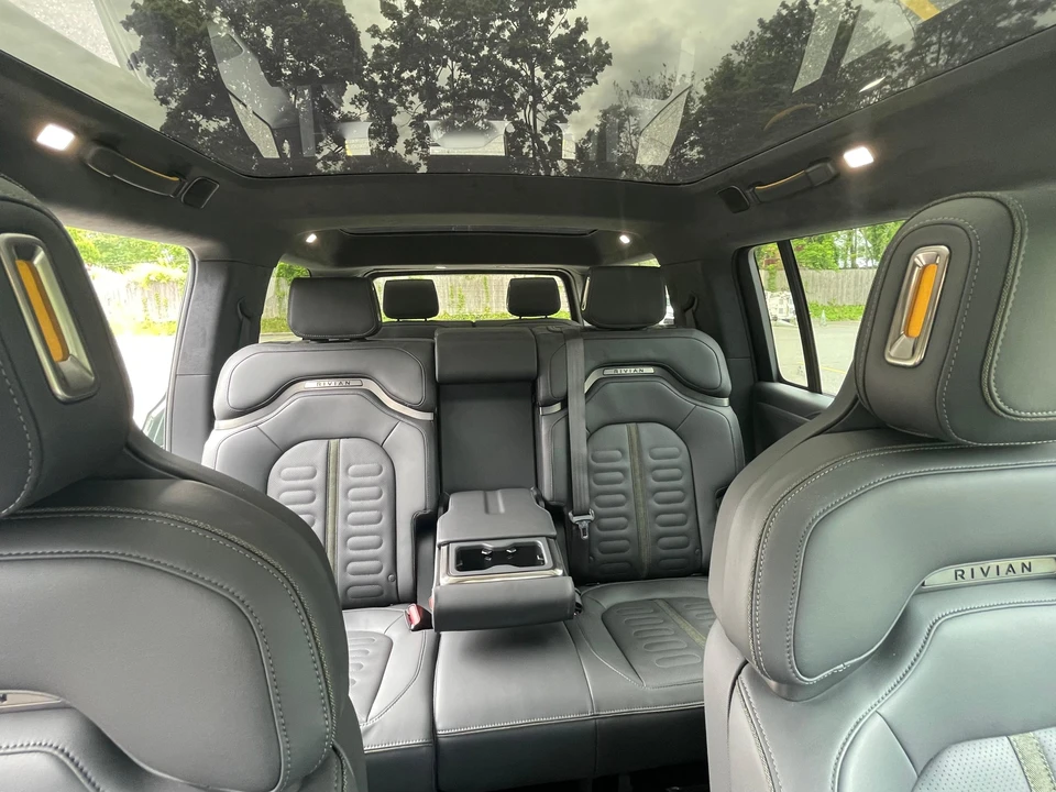 2022 Rivian R1S - Image 29 of 31