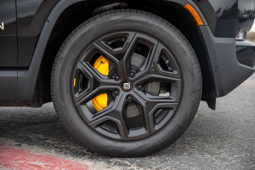 2022 Rivian R1S - Image 28 of 29