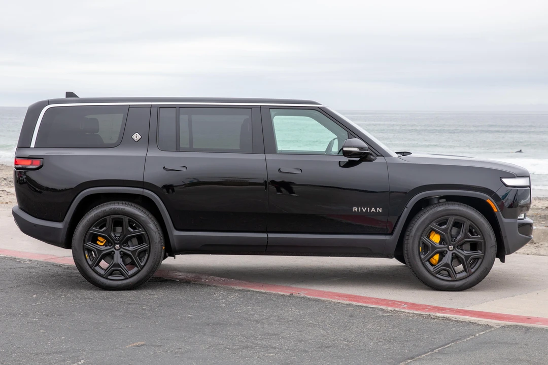 2022 Rivian R1S - Image 3 of 29