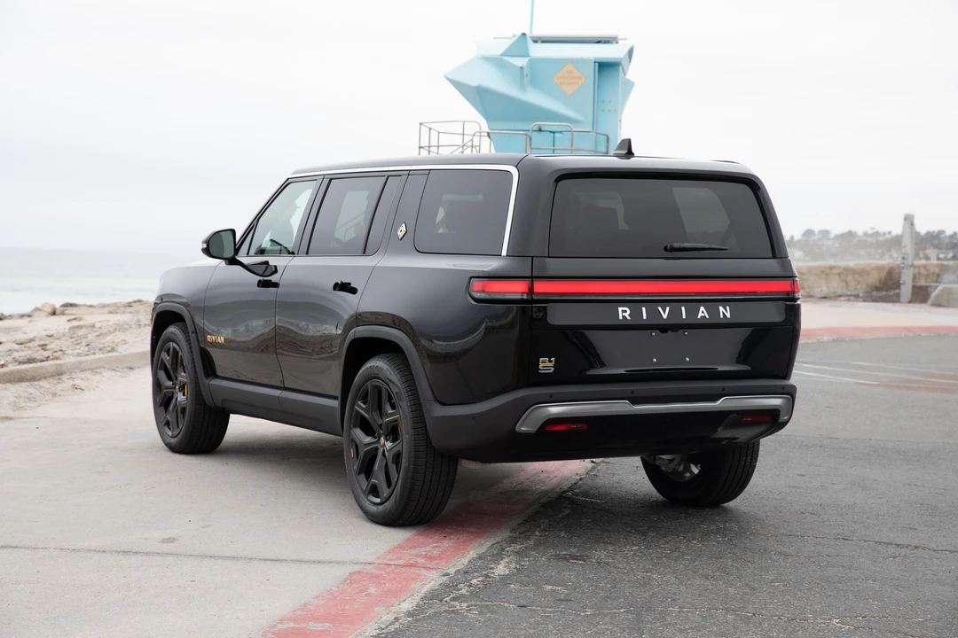 2022 Rivian R1S - Image 9 of 29