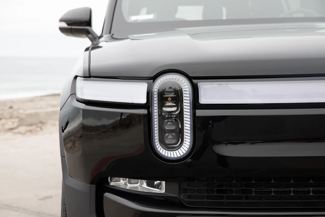 2022 Rivian R1S - Image 16 of 29