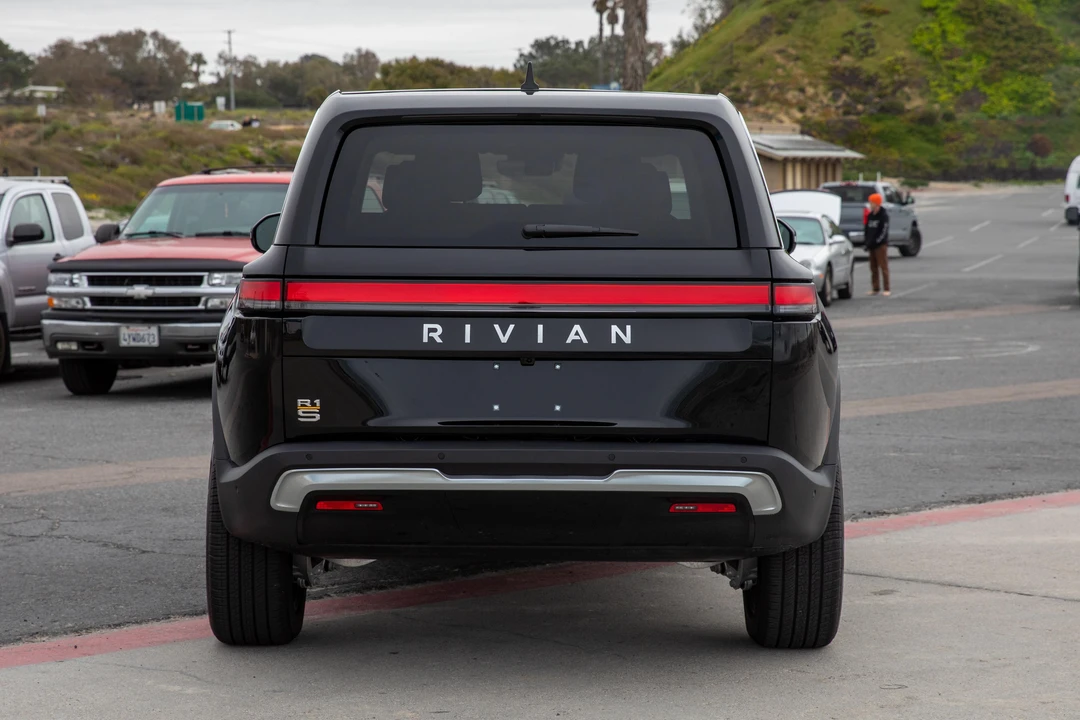 2022 Rivian R1S - Image 10 of 29