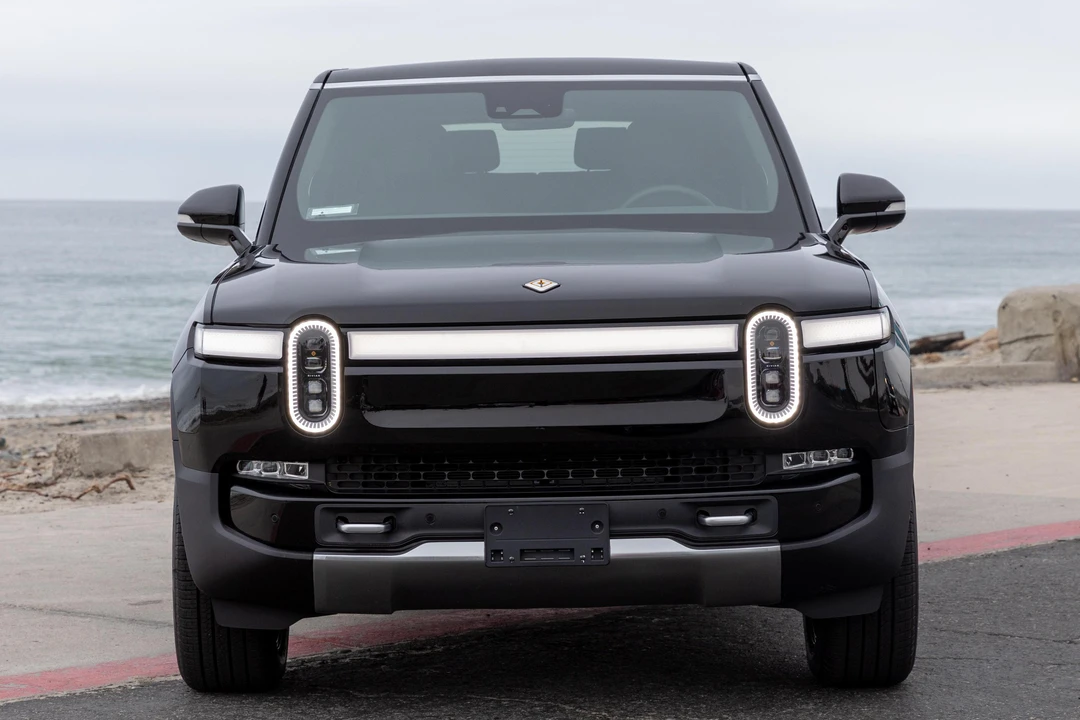 2022 Rivian R1S - Image 2 of 29