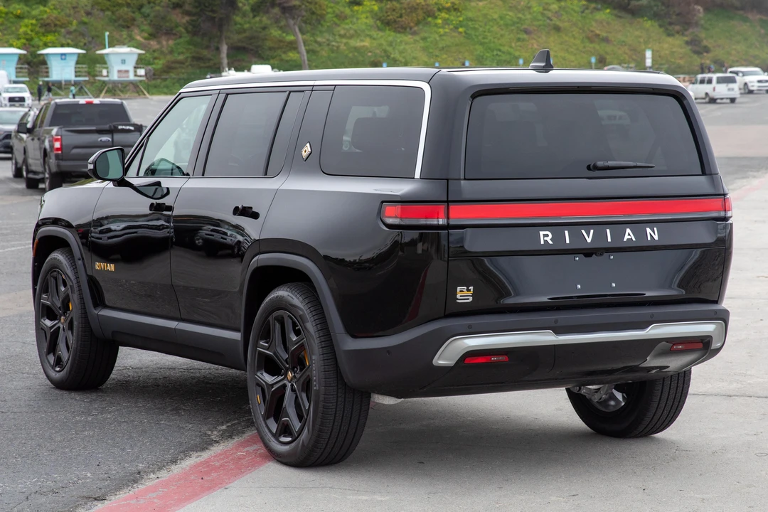 2022 Rivian R1S - Image 4 of 29