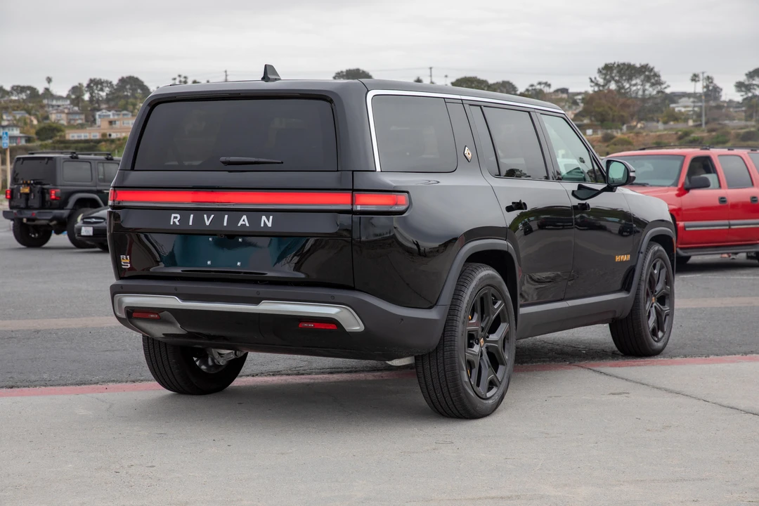 2022 Rivian R1S - Image 14 of 29