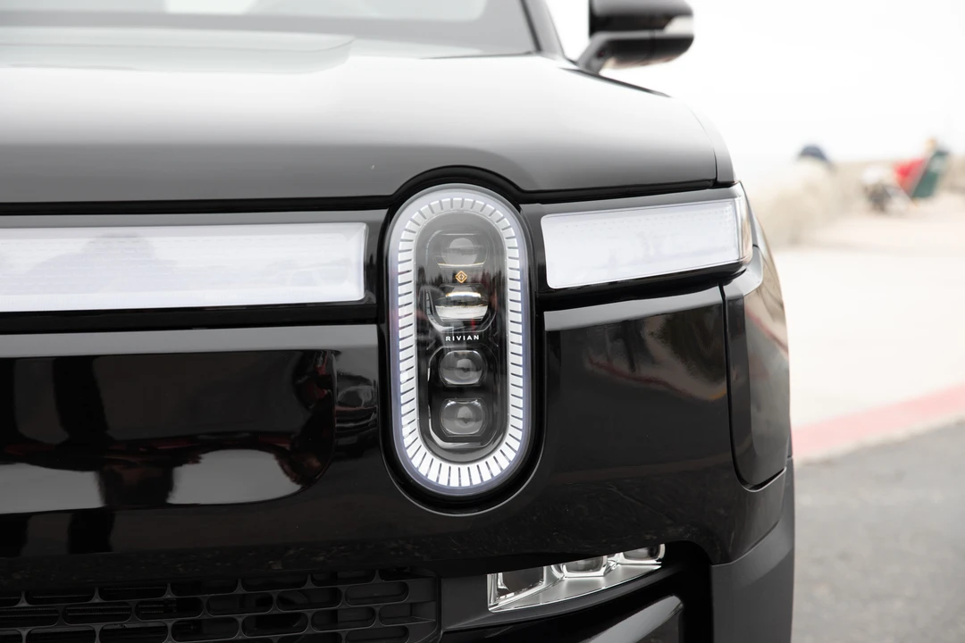 2022 Rivian R1S - Image 18 of 29